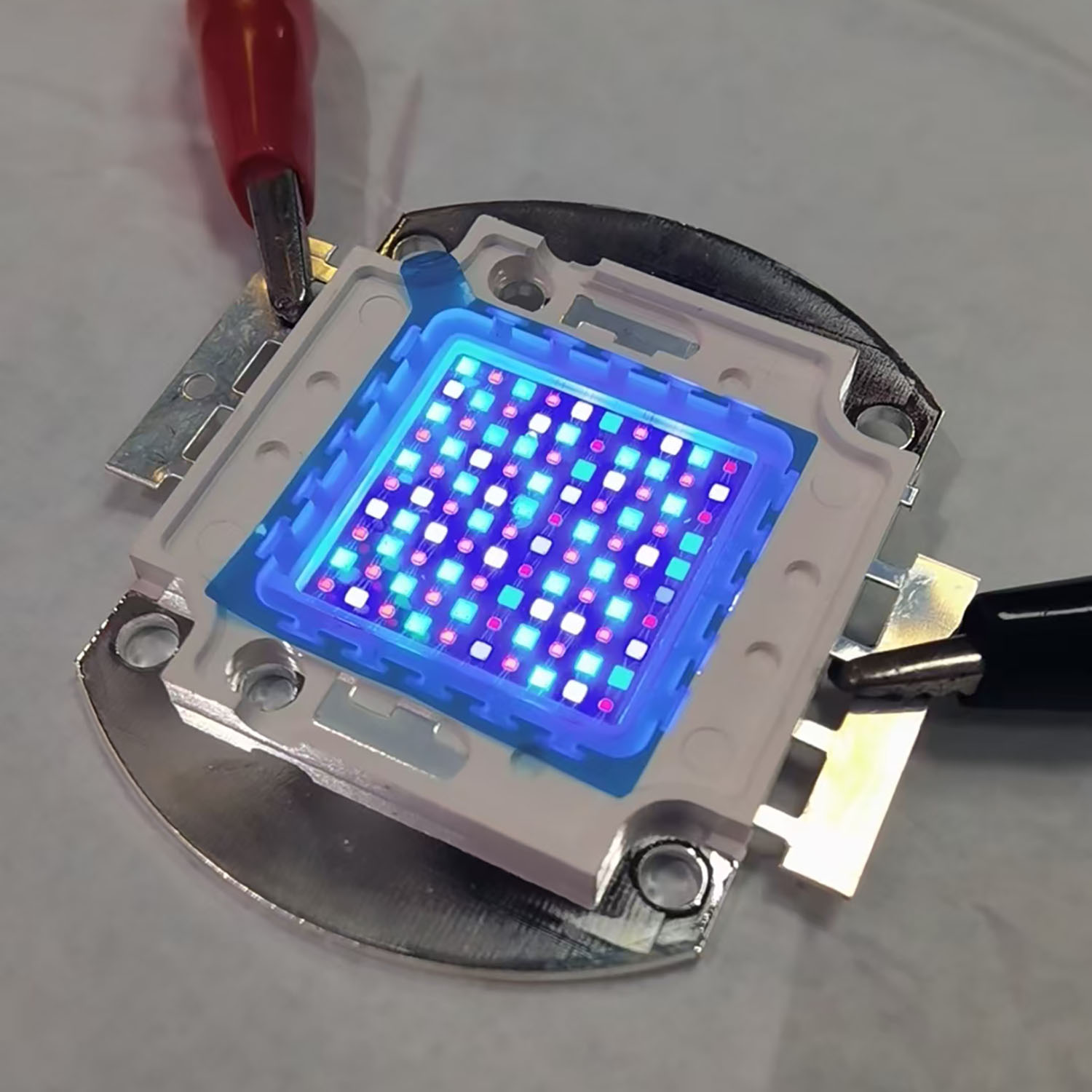 إضاءة LED للأحواض المائية بقوة - مراجعة Marine Aquarium Uv Light وسعره